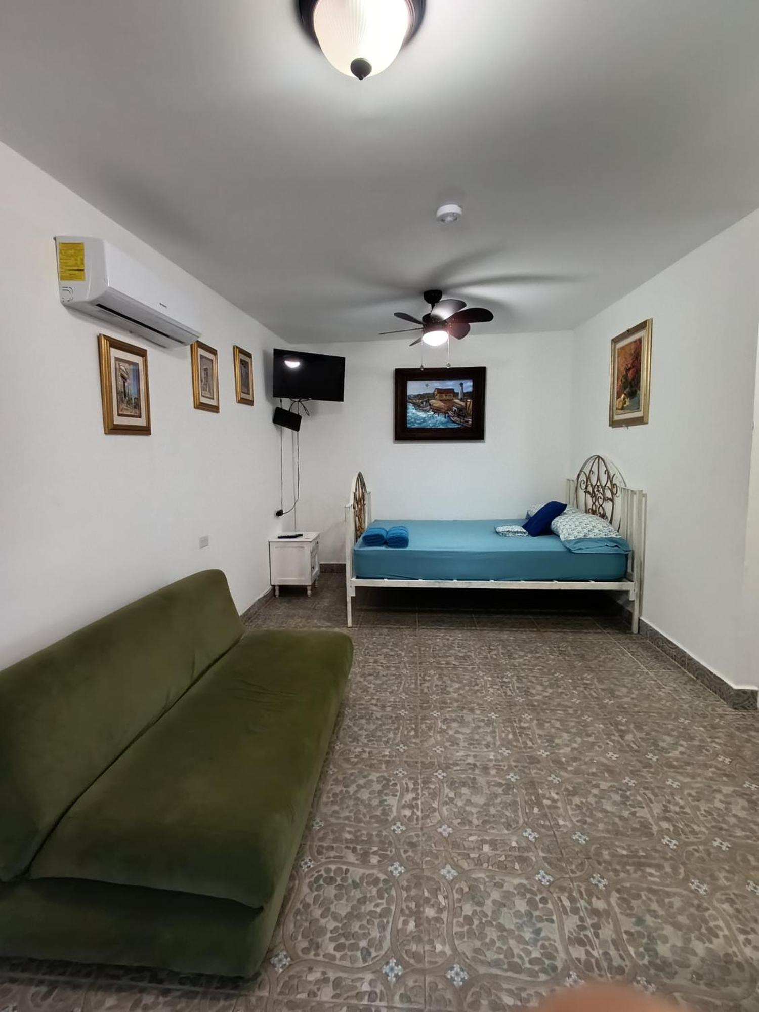 Las Catalinas Anton Panama Room photo